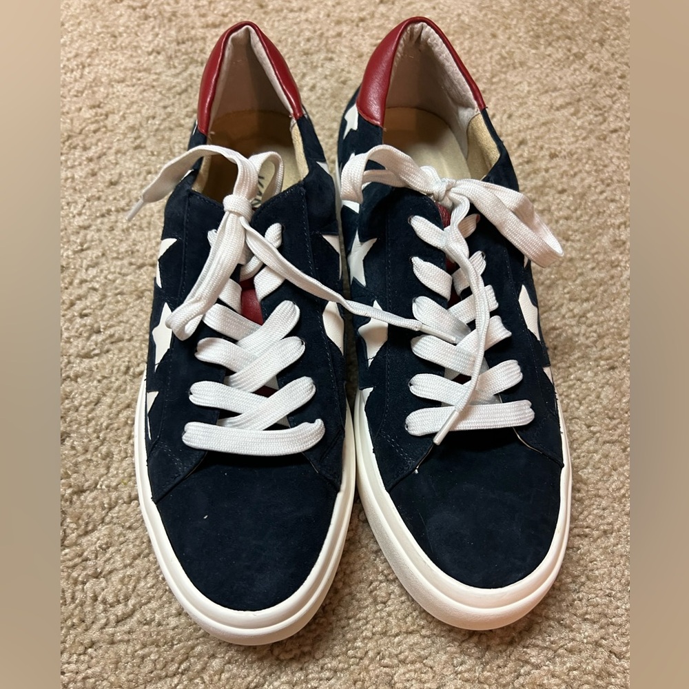 Vaneli Sport navy suede sneakers with white stars and red trim. Size 9.